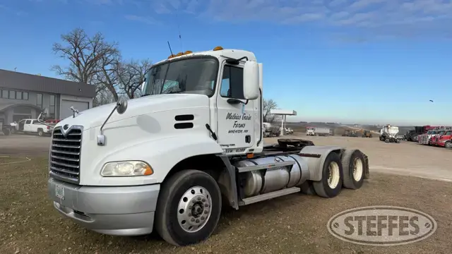 2001 Mack Vision