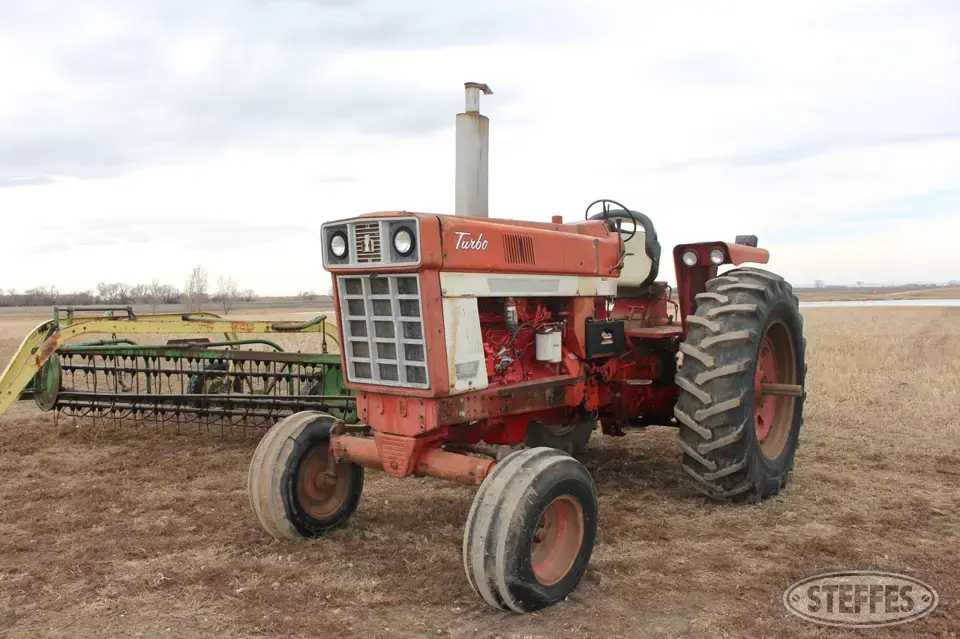 1974 Farmall 1066 2WD Tractor