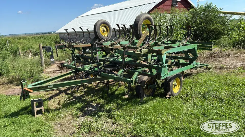 John Deere 1010 Field Cultivator
