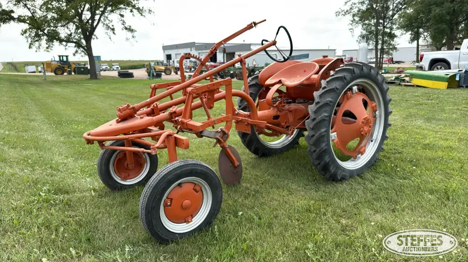 1948 Allis-Chalmers G Collectible Tractor