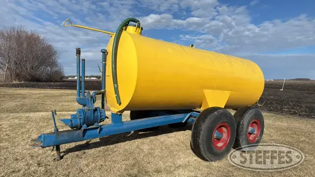 Tandem axle tank trailer