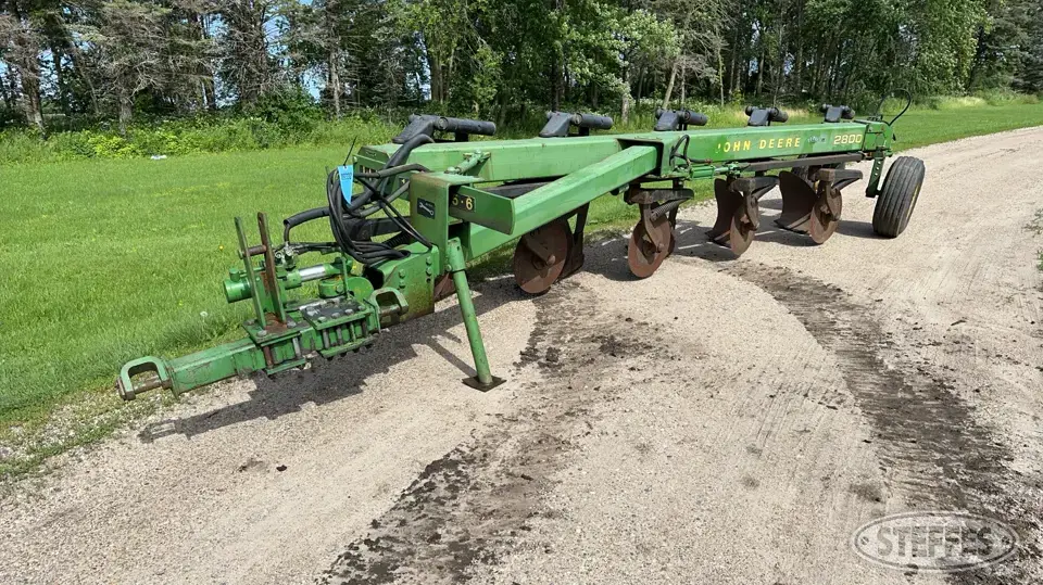 John Deere 2800 Plow