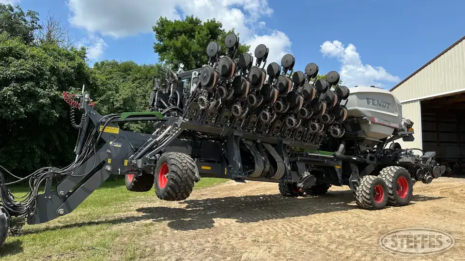 2021 Fendt Momentum 31 12 or More Row Planter