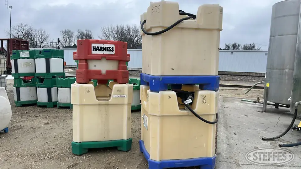 (4) Shuttle MTS Tanks Liquid Fertilizer Tank
