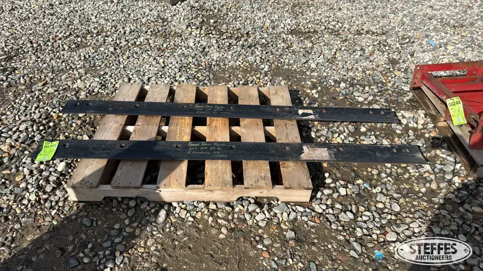 (2) Bolt-on cutting edges Farm Support Item