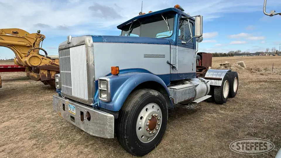 1975 International F4370 Conventional Truck without Sleeper