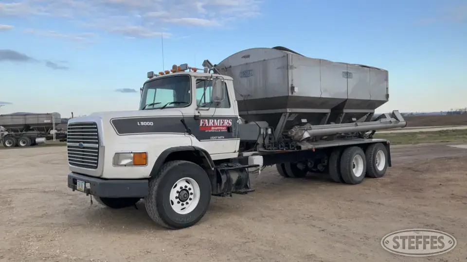 1995 Ford L9000 Tender Truck