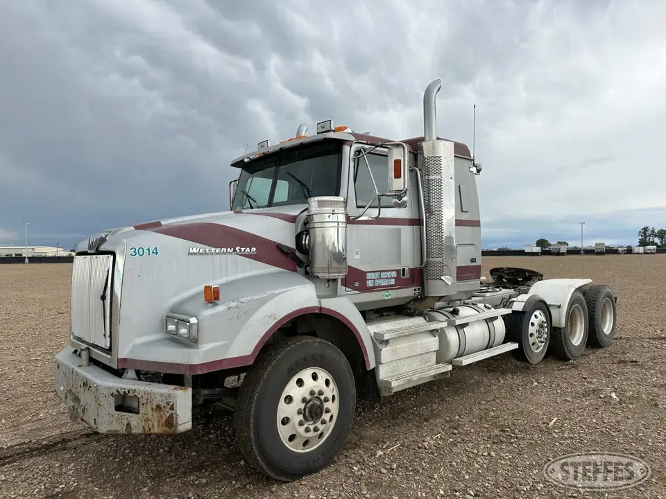 2012 Western Star 4900SB Conventional Truck with Sleeper