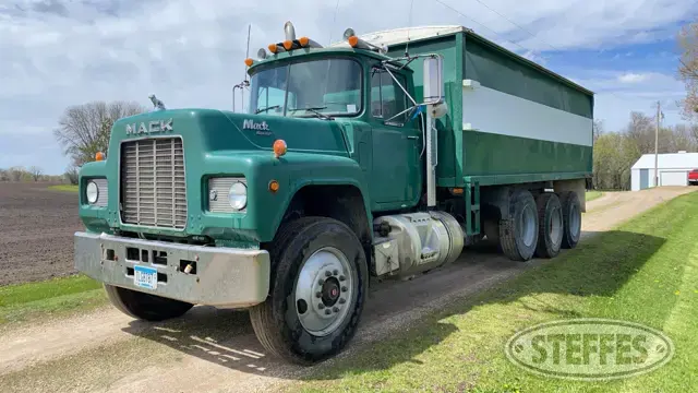 1991 Mack RD690S