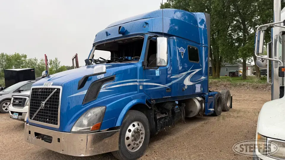 2015 Volvo 999 Conventional Truck with Sleeper