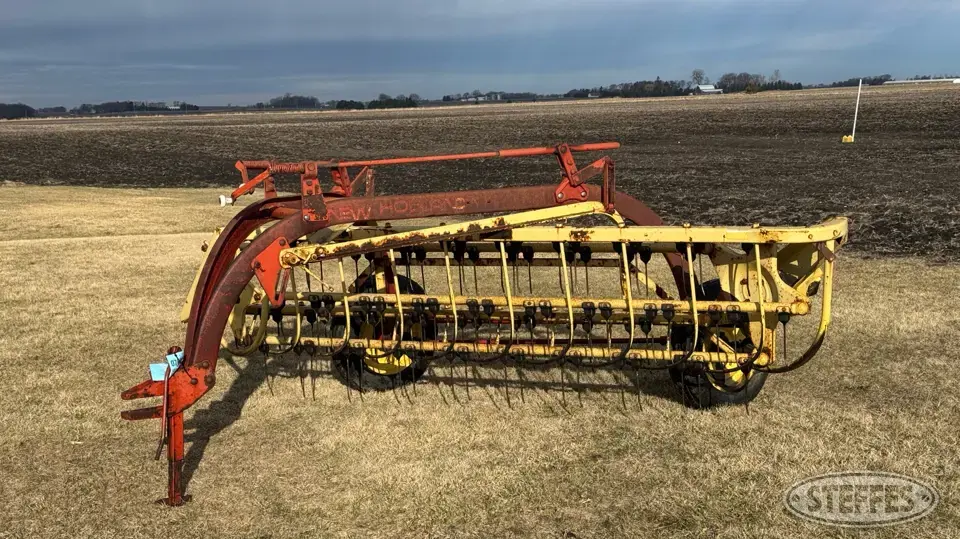 New Holland 256 Rake