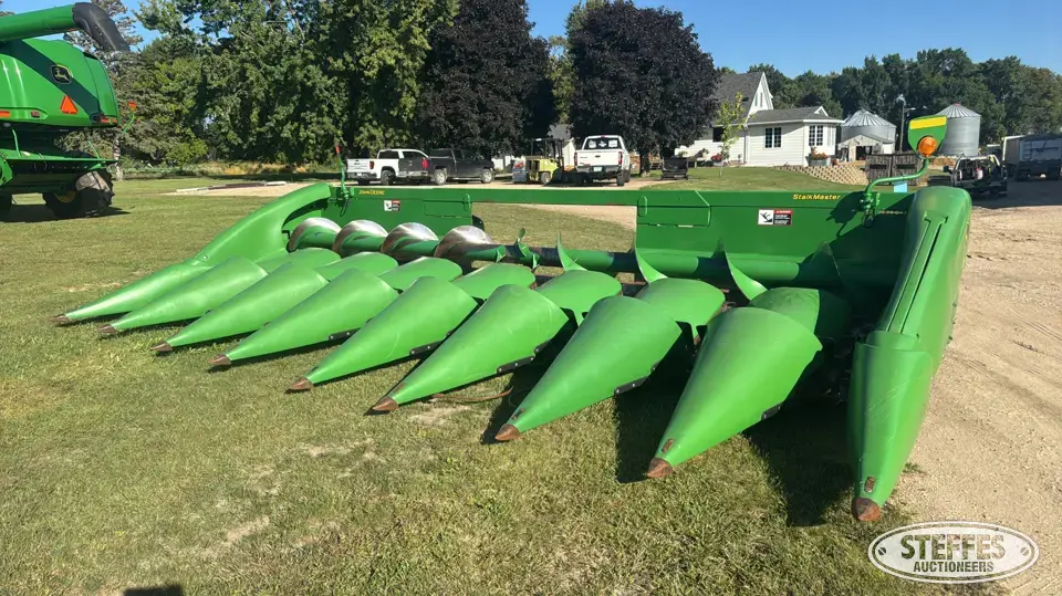 2011 John Deere 608C StalkMaster Corn Head