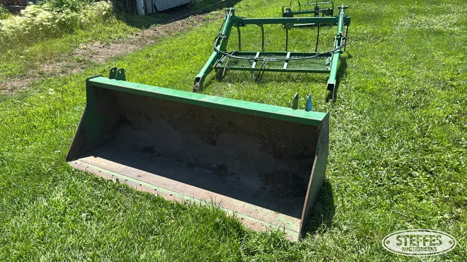 John Deere grapple bucket Tractor Loaders and Attachment