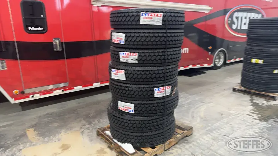 (8) Kapsen HS208 11R22.5 tires Truck Tire