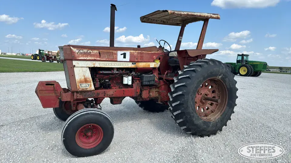 International 1066 2WD Tractor