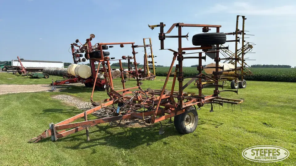 Field cultivator