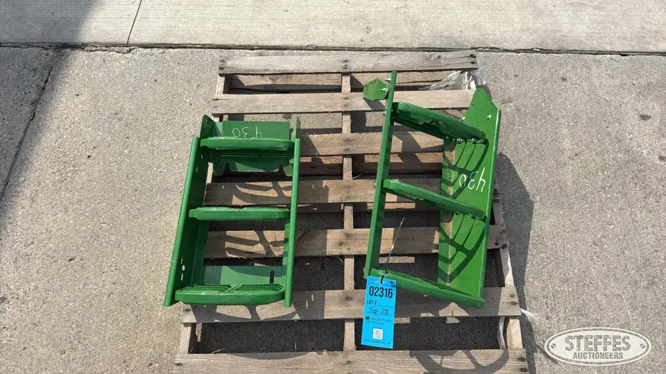 John Deere steps Tractor Part