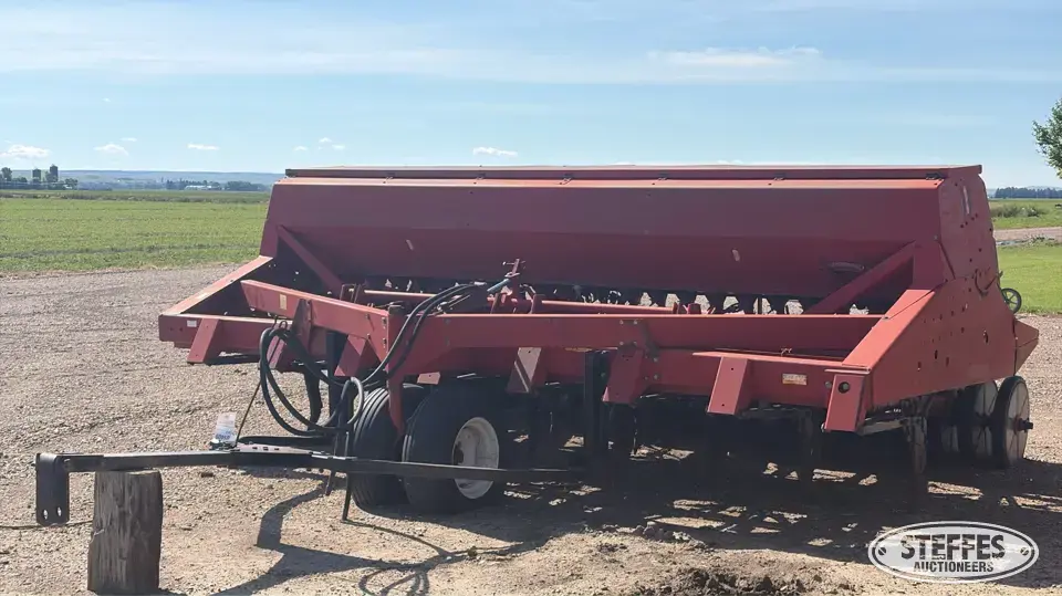 International 7200 Press Drill