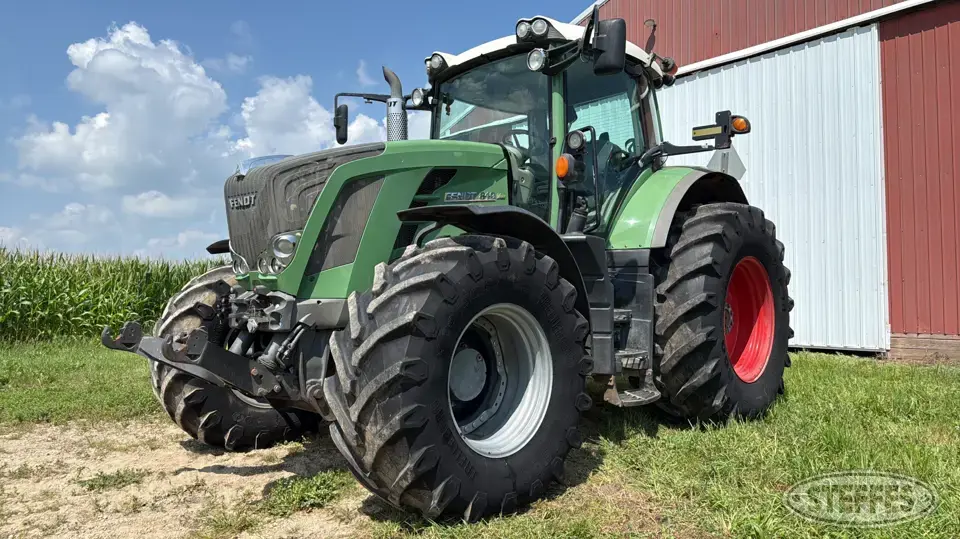 2011 Fendt 819 Vario MFWD Tractor