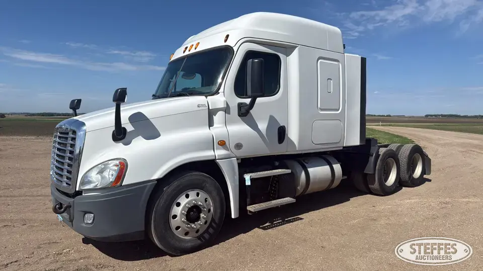 2015 Freightliner Cascadia 125 Conventional Truck with Sleeper