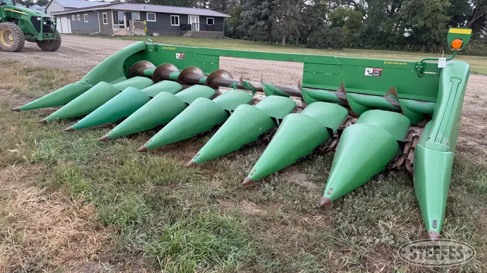 2010 John Deere 608C StalkMaster Corn Head