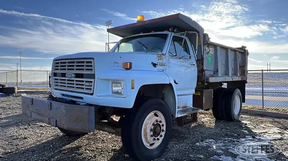 1993 Ford F700 Dump Truck