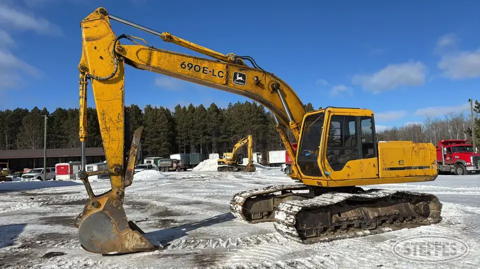 1992 John Deere 690E-LC Excavator