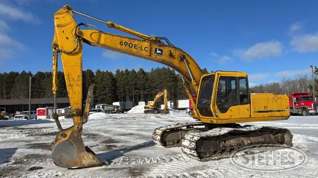 1992 John Deere 690E-LC