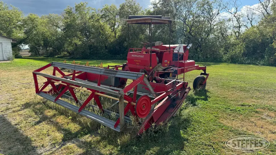 Versatile 400 Self-Propelled Swather