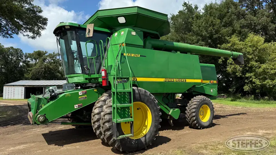 1998 John Deere 9610 Combine