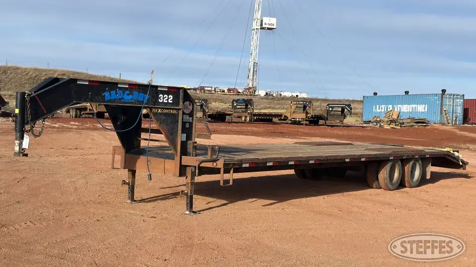 2011 Elite Dovetail 32 Flatbed Trailer