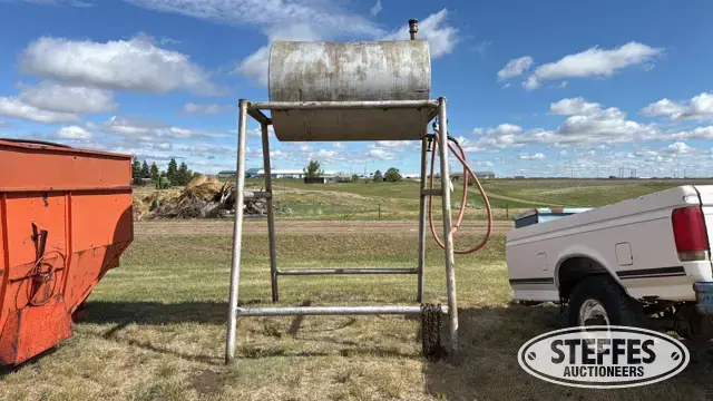 Approx. 250 gal. tank
