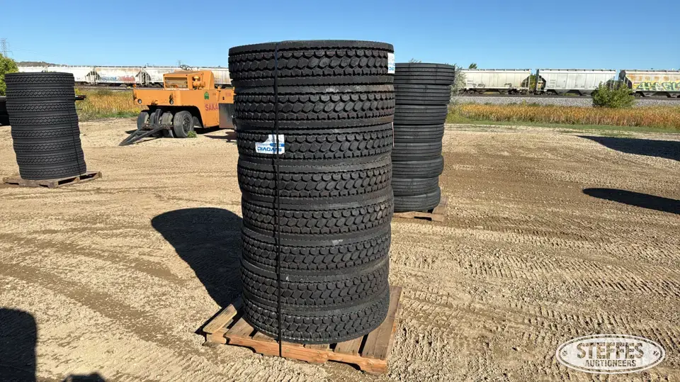 (8) Invovic FM750 11R22.5 tires Truck Tire