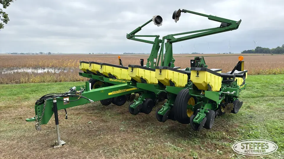 John Deere 1760 12 or More Row Planter