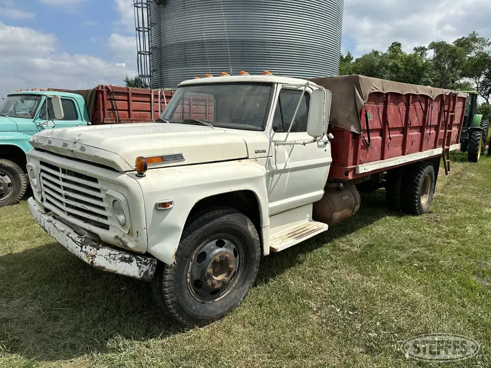1970 Ford 600 Single Axle Boxed Truck