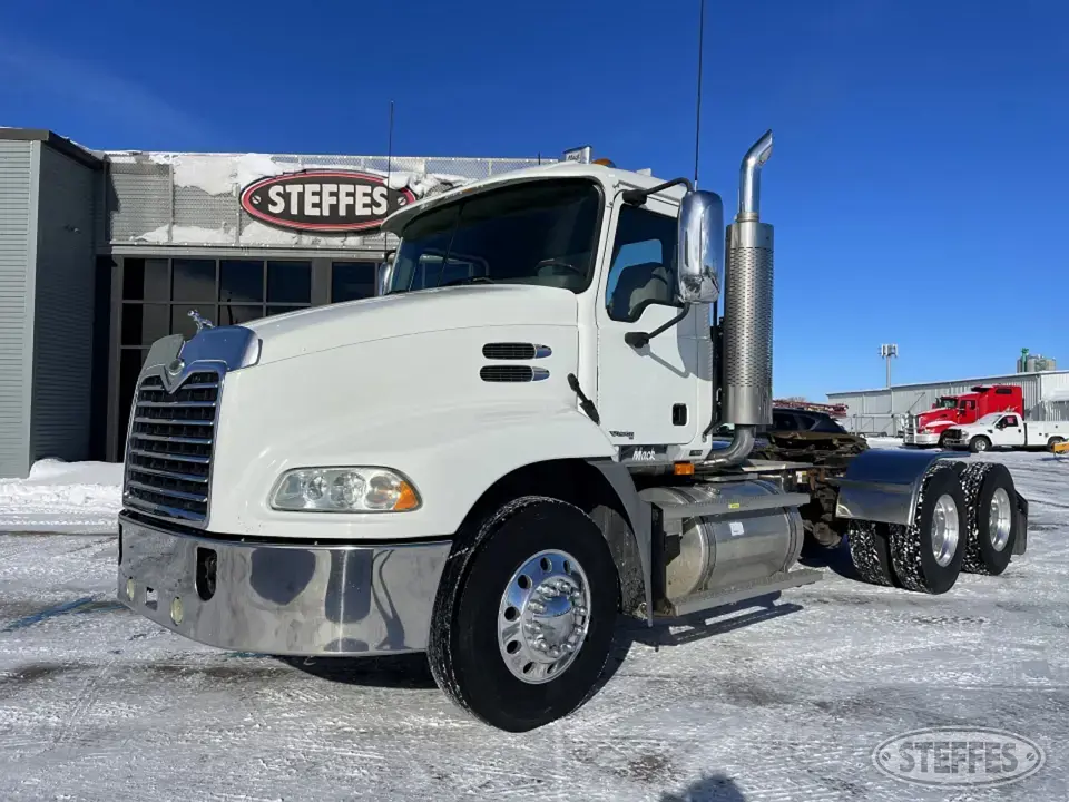 2007 Mack CXN613 Vision Conventional Truck without Sleeper