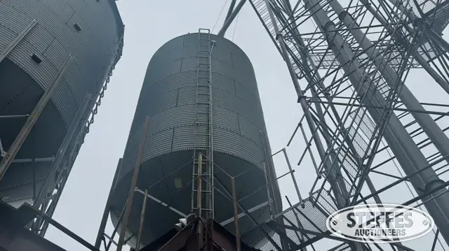 Hopper bin