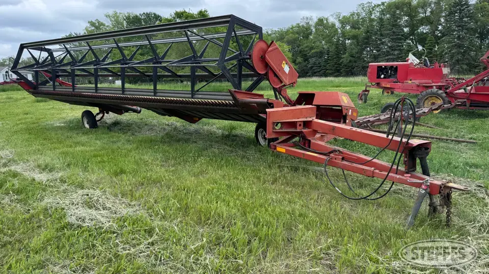 1992 MacDon Premier Pull-Type Swather