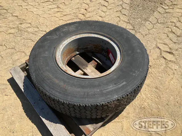 Michelin 10.00R20 tire