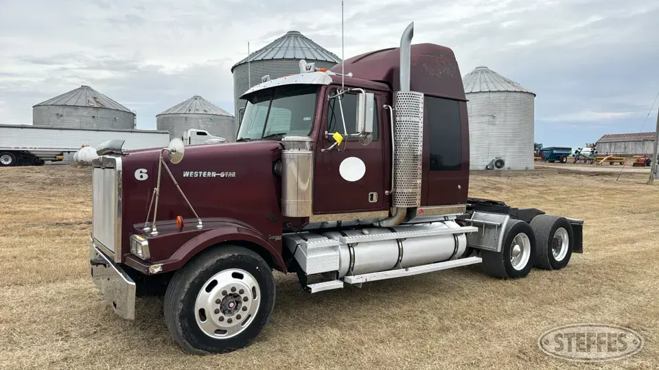 2001 Western Star 4964FX Conventional Truck with Sleeper