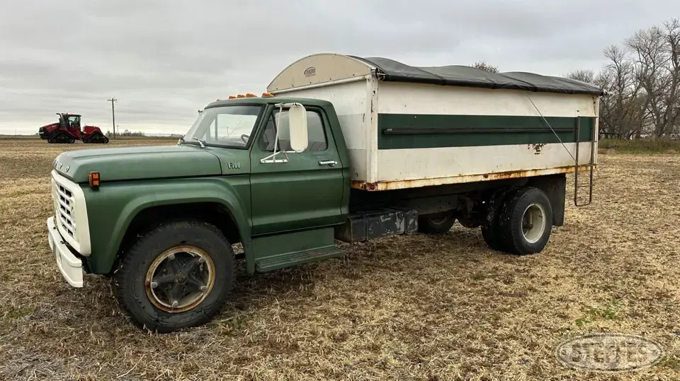1974 Ford F700 Grain Truck