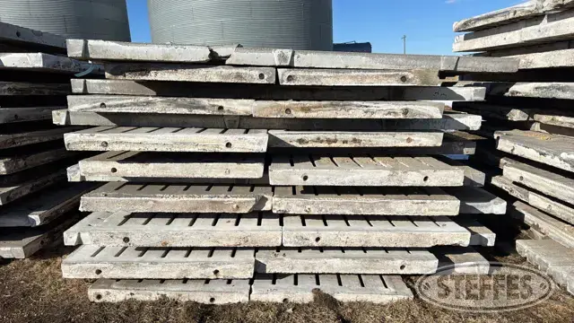 (32) Concrete hog slats
