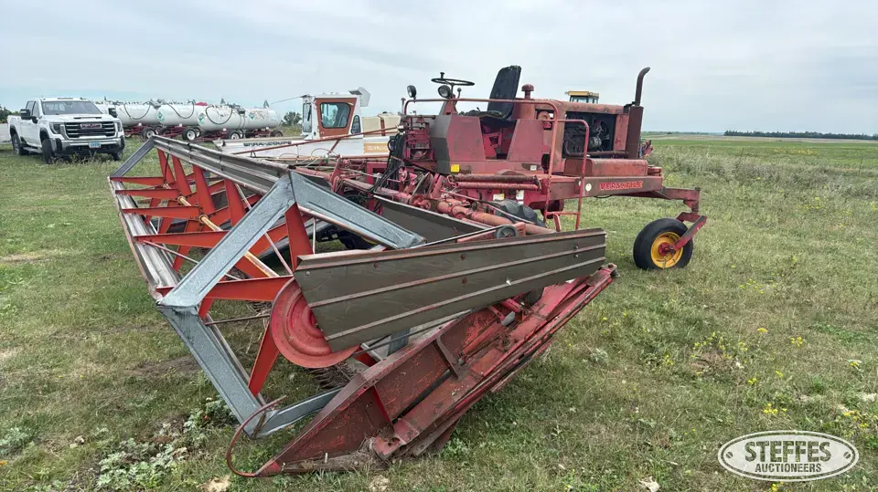 1977 Versatile 400 Self-Propelled Swather