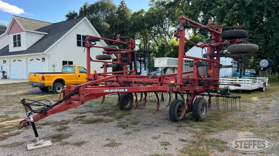 Case IH 5800 Chisel Plow