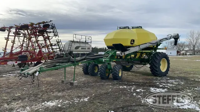 2011 John Deere 1910