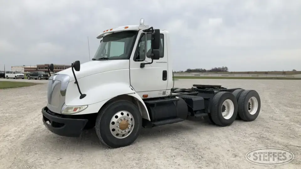 2006 International 8600 Conventional Truck without Sleeper