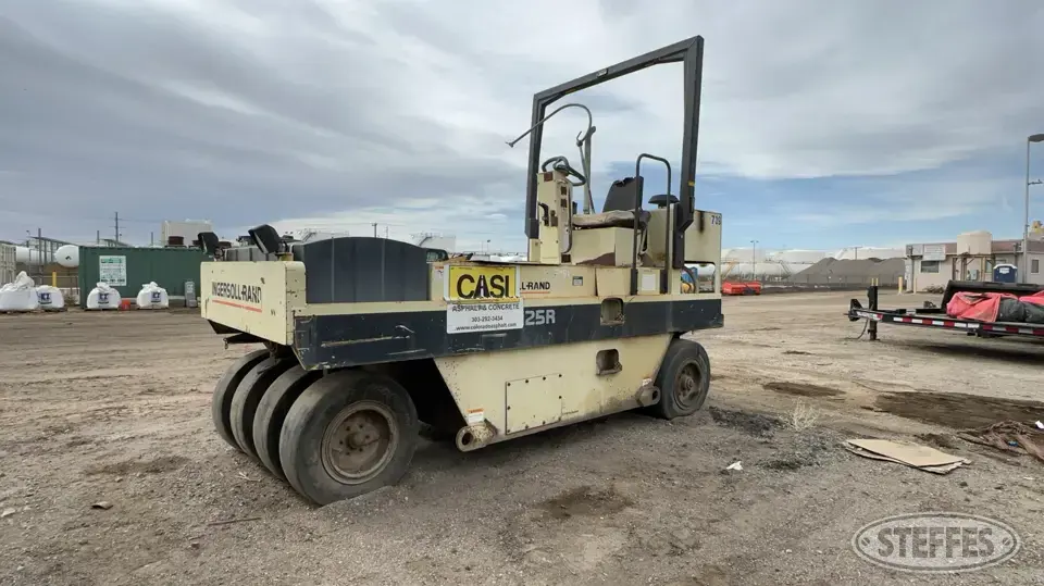2000 Ingersoll Rand PT-125R Self-Propelled Smooth Drum Compactor
