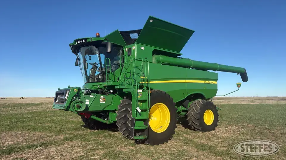 2016 John Deere S680 Combine