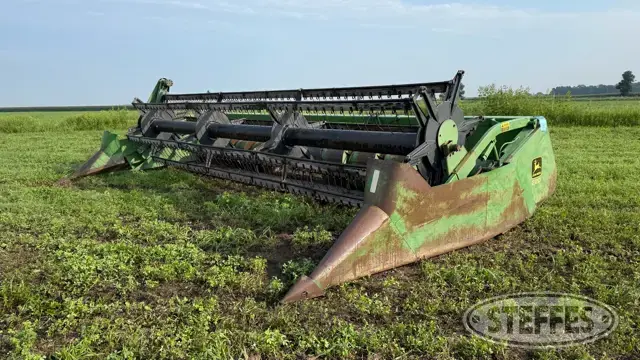 John Deere 220