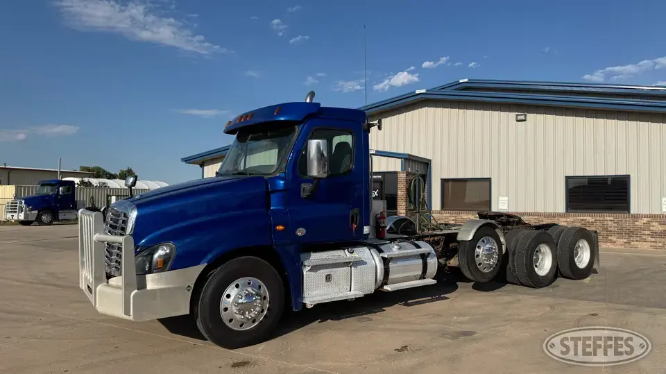 2018 Freightliner CA125DC Conventional Truck without Sleeper